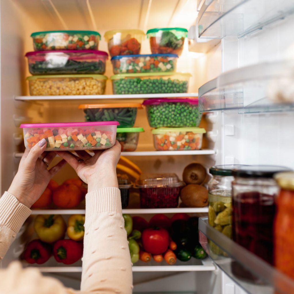 Preserve food by maintaining freshness of ingredients.
